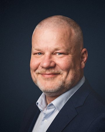 Vladimír Svák, sprostredkovateľ neživotného poistenia